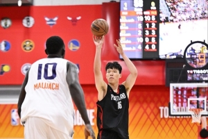 拓媒：想看看楊瀚森面對NBA內線如何得分 夏聯打馬盧阿奇表現較差