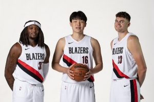 體育畫報：楊瀚森不符合球隊的建隊時間線 中鋒太多 可趁機交易他