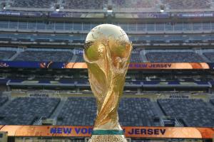 明晨三點決戰！FIFA官方曬照：大力神杯已送達大都會人壽體育場！