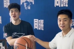李云開曬回同曦簽約視頻 同時簽下球員、翻譯、媒體三份合同！