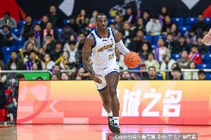 媒體人：北京男籃正深入接觸前廣廈大外援賈卡爾·桑普森
