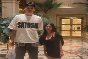 美女博主曬與楊瀚森合影：在其身邊我就是個小土豆