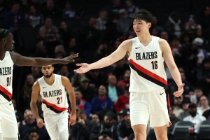 開拓者自媒體：楊瀚森打NBA時(shí)像個(gè)交通錐 他需要增加實(shí)戰(zhàn)效能