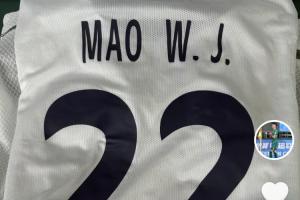 各進一球！浙江3-2英博賽后，王鈺棟社媒曬毛偉杰球衣