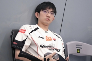 還是靠他慎C 本次 EWC  為圣槍代表 AL 最后一次首發(fā)比賽