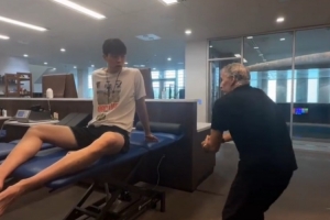 康復師：楊瀚森腳趾承重有隱患 需向姚明學習 軀干挺直 加大甩臂
