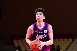 沖擊MVP？余嘉豪：對個人數(shù)據(jù)不是特別看重 只想幫助球隊贏球