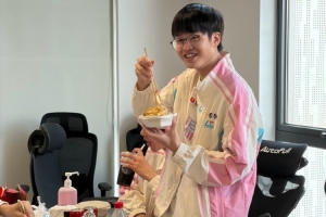 BLG分享趣事：Wenbo每次都點熱飲，Xun說預制雞都不吃