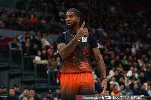 記者：馬奎斯·克里斯不是上海男籃的引援目標(biāo)