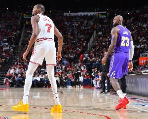 KD：我此前完全不知道詹姆斯會加盟76人 你永遠猜不透他在想什么