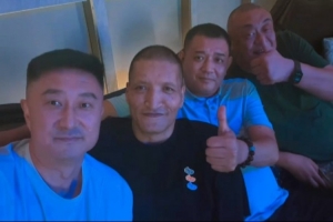 鞏曉彬：杜指導攢局 好兄弟都得來 只要聚到一起人就很松弛很快樂