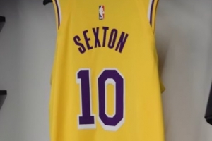 塞克斯頓談10號球衣：四歲就穿過湖人10號 如今是一個全新的開始