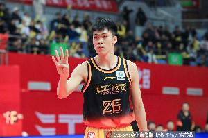 易立：龐崢麟是隊里最自律的一批 訓練結束都是最晚離開球場的