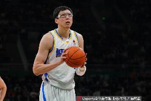 媒體人：巴里·布朗是李楠需要的強(qiáng)解小外援 桑普森能為周琦減壓