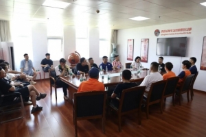 海牛召開球迷懇談會，總經理張冬就近期成績向球迷代表進行了說明