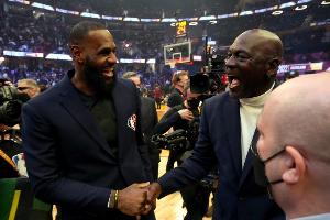 30歲前季后賽砍3000+分500+板500+助球員：喬丹 LBJ 科比 KD 獺兔