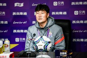 足球報(bào)：申花穩(wěn)中求勝艱難止跌，新教練組帶給球隊(duì)不同調(diào)整