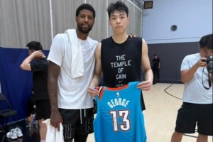 干貨滿滿！喬治對北控男籃球員江林俊進行了一對一的指導