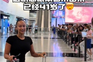 逗！杰倫·格林開啟中國行 有女粉絲送禮物 還得趕緊給女友示好