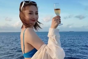 翟曉川妻子曬一家子在馬爾代夫游玩的視頻：先來個開頭看看