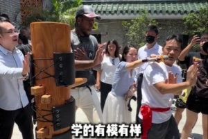很接地氣！杰倫·格林學習中國武術&寫漢字名字 突襲野球場秀三分