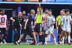 對陣阿根廷抗議判罰染紅！埃及媒體：埃及門將教練被FIFA禁賽2場