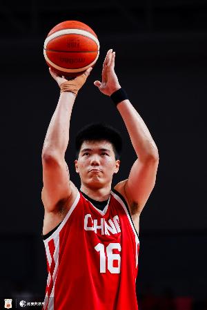 上場(chǎng)就是砍分！焦泊喬僅替補(bǔ)出戰(zhàn)15分鐘 8投6中得14分2板