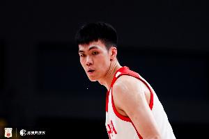媒體人：對(duì)龐崢麟的防守比較意外和滿意 他打得并不冒失和沖動(dòng)