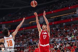 主攻手！趙嘉義半場三分3中3貢獻(xiàn)全隊最高12分 罰球4中3