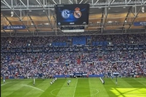 皇馬對陣沙爾克友誼賽，樊振東親臨現場觀戰：hala madrid
