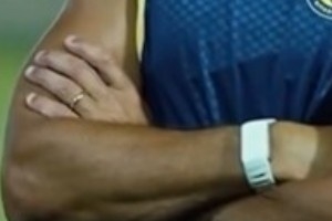 今日趣圖：一位路過的成熟已婚男士超絕不經意地展示了自己的婚戒