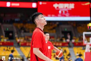 媒體人：中國男籃后衛擋拆不打就傳 內線都沒空擋 不想一下合理性