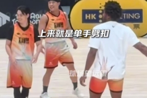 爆炸頭版本！小卡中國(guó)行與小朋友打成一片 空籃不進(jìn)節(jié)目效果拉滿(mǎn)