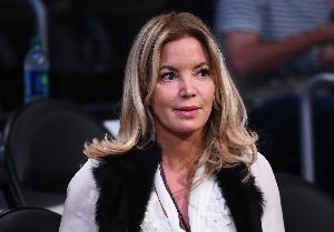 珍妮律師：二媽的弟弟惡意妨礙老巴斯欽定繼承人珍妮踐行其父遺愿
