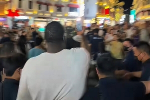 身邊全是球迷舉著手機！追夢格林汕頭街頭City Walk 打卡知名景點