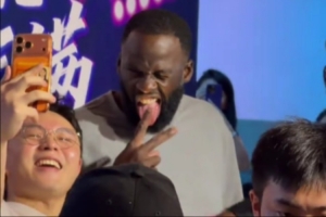 很隨和！追夢在歡迎晚宴與球迷合影 吐舌扮鬼臉毫無架子