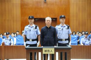 一審被判無期！許家印庭審圖曝光，67歲許家印頭發、眉毛全白！