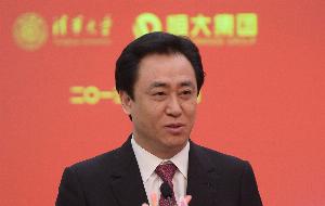 前恒大員工談許家印：感覺他很愛演，曾把球員召集到草坪聊天擺拍