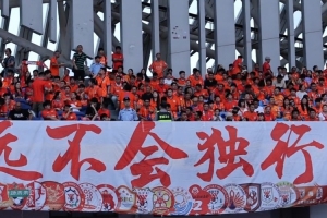 魯媒：客戰青島西海岸超3000名泰山隊球迷助威，坐滿多個看臺