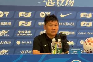 8輪不勝！劉建業(yè)：若重慶足球因?yàn)槲彝Ｖ惯M(jìn)步 我愿意把位置讓出來
