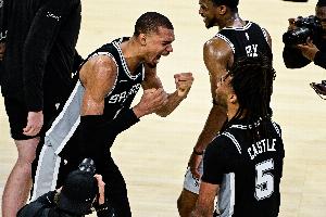 CBS評選現(xiàn)役十大雙人組：文班&卡斯爾第一 “姆巴佩”不如東里