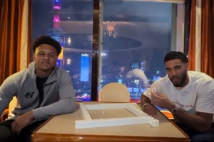 狀元+探花！班凱羅中文社媒發視頻：與塔圖姆抵達上海開啟中國行