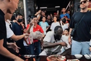 追夢(mèng)：我在中國(guó)被活鵝嚇得半死 黑人基因里沒有招惹活物的習(xí)慣