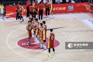 媒體人：男籃這場大勝能緩解球迷的輿論 也能減少球隊內部的壓力