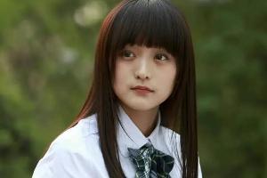 你也是TS粉絲？演員何泓姍現場觀賽 手舉TheShy應援牌為其加油
