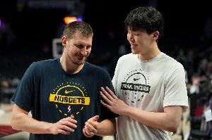 FIBA：楊瀚森從容應(yīng)對“中國約基奇”標簽 渴望書寫自己的故事