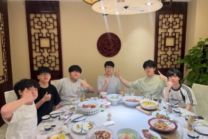 NIP分享選手賽后聚餐趣事：今天奢侈一把，吃點好的