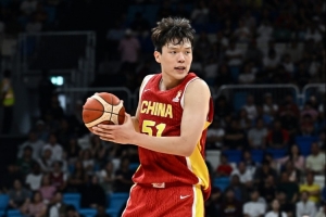媒體人：楊瀚森就是新一代中國男籃的核心 無法再質(zhì)疑他了