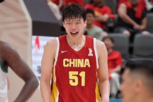 楊瀚森發微博慶祝男籃獲勝：千磨萬擊還堅勁 任爾東西南北風