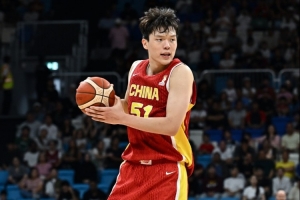 媒體人：中國男籃破解了邊線球這個世界難題 楊瀚森打進關鍵上籃